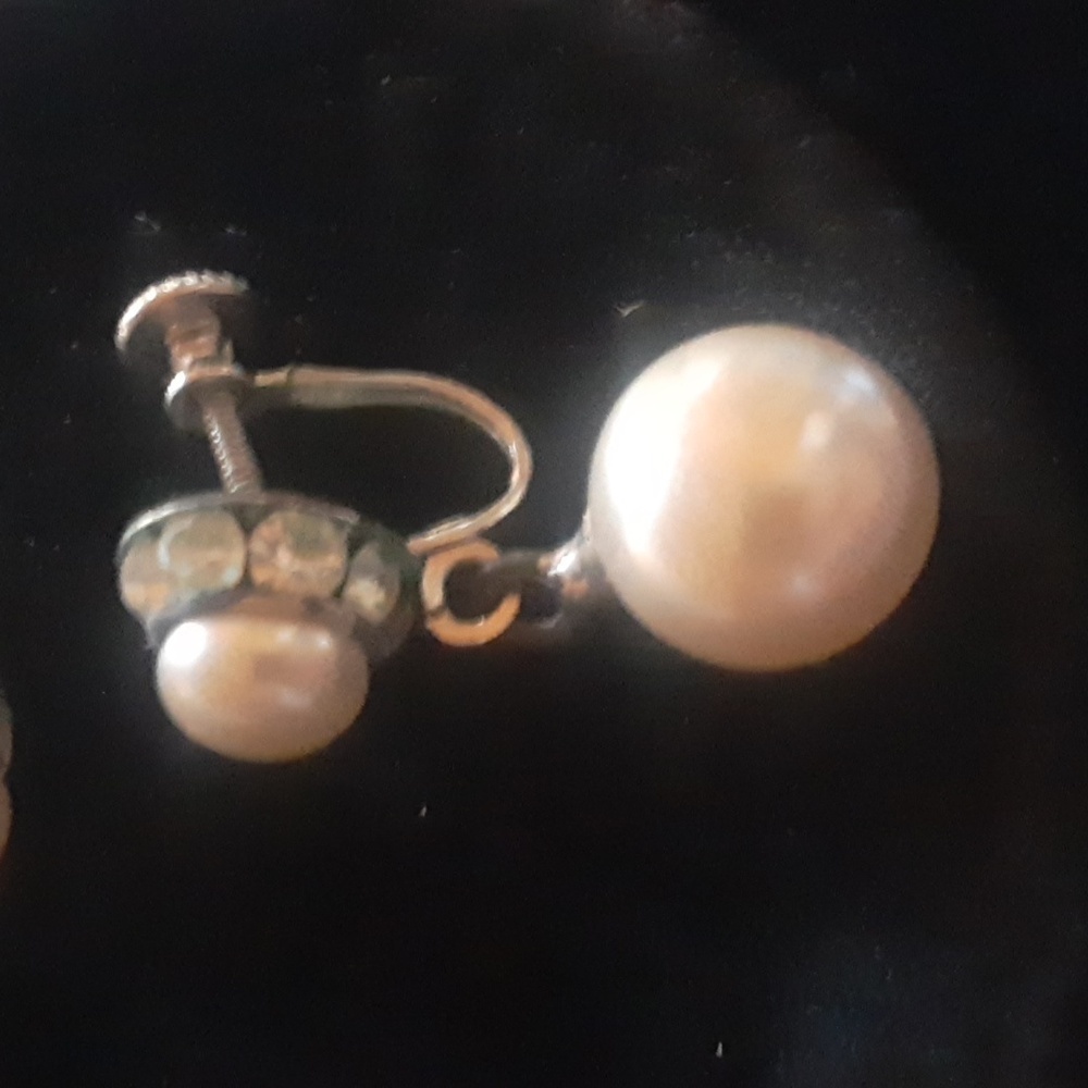 Vintage Elegant Pearl screw clamp Earrings - Picture 7 of 8